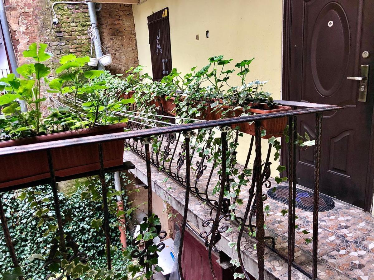 Romantic Apartments- In Historical Center Lviv Exterior photo
